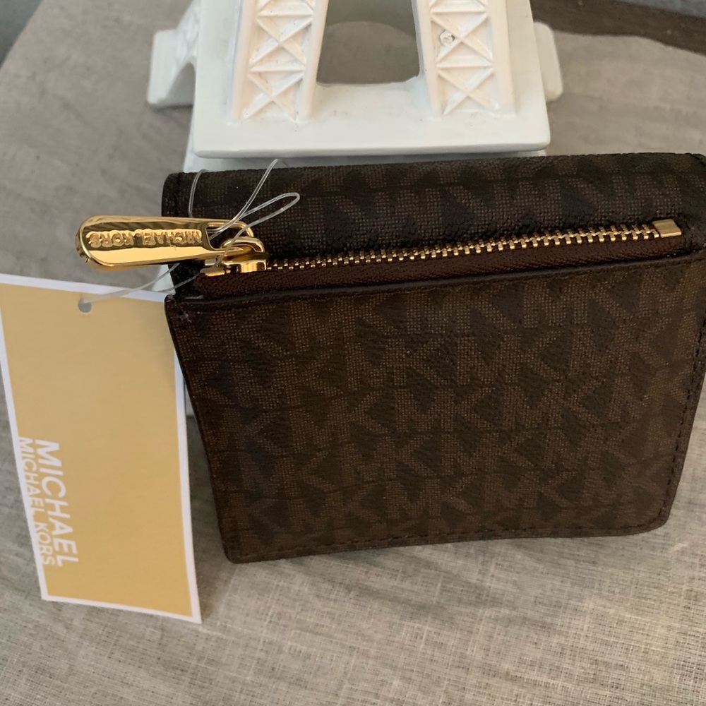 Michael Kors Authentic Wallet - Picture 4 of 5